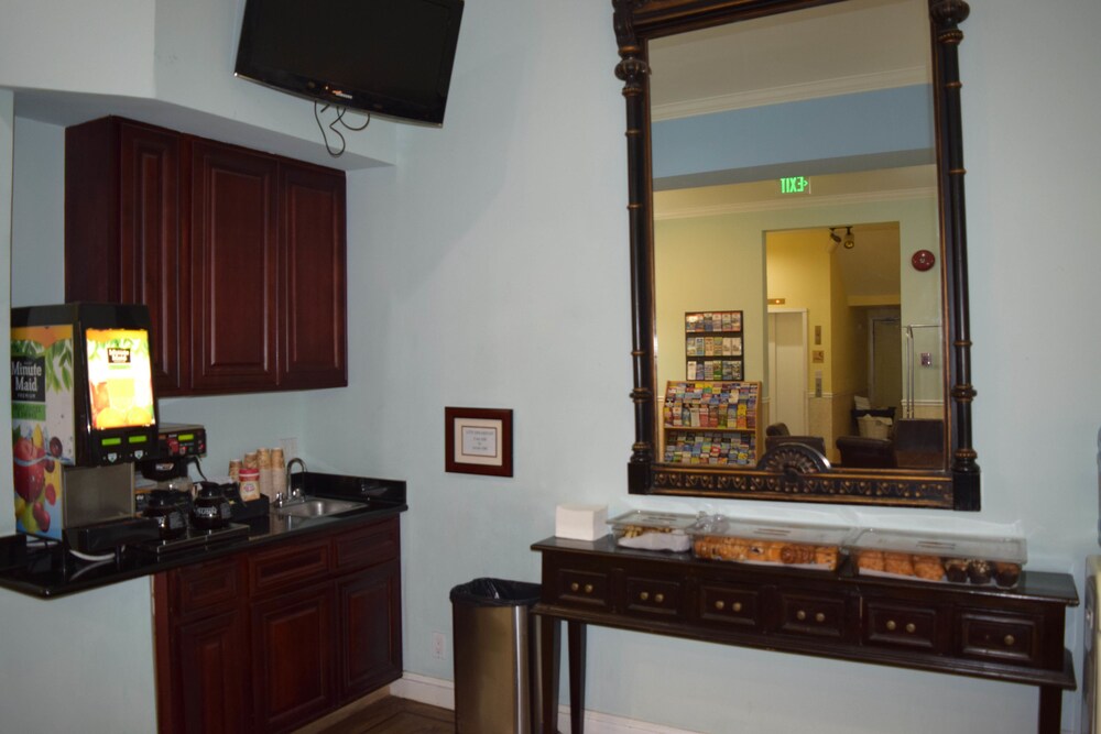 Americas Best Value Inn & Suites Soma - photo 40