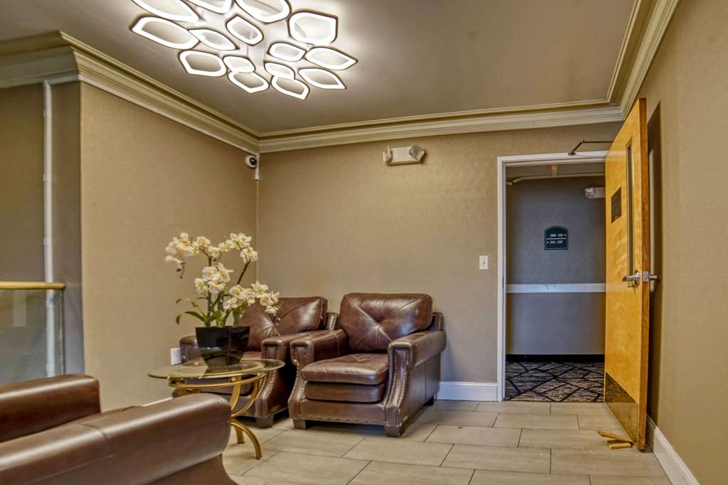 Econo Lodge Raleigh near Walnut Creek Amphitheatre - photo 15