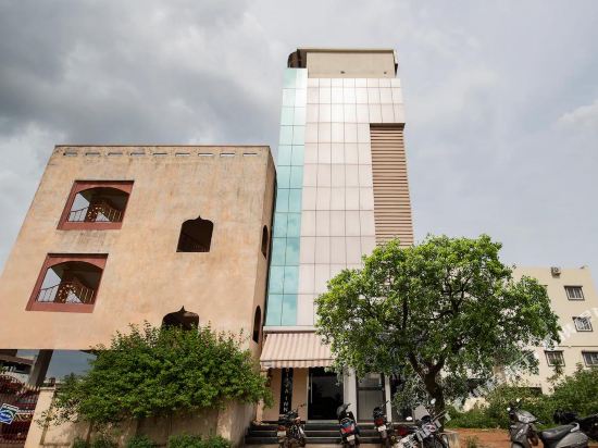 Hotel Sri Aditya Inn — Rajahmundry