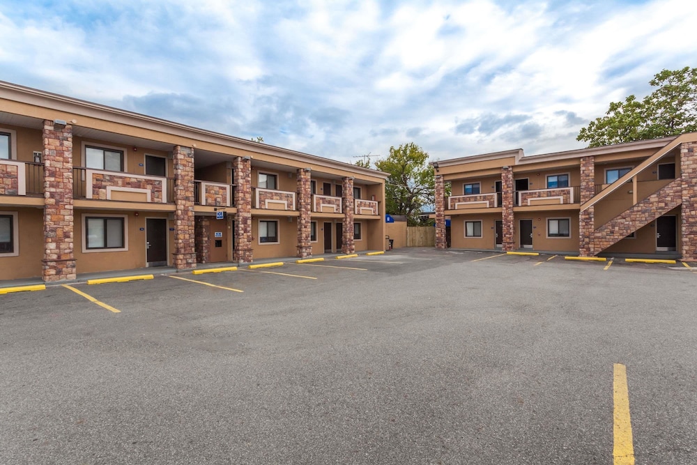 Travelodge by Wyndham South Hackensack — hotel near Teterboro Airport