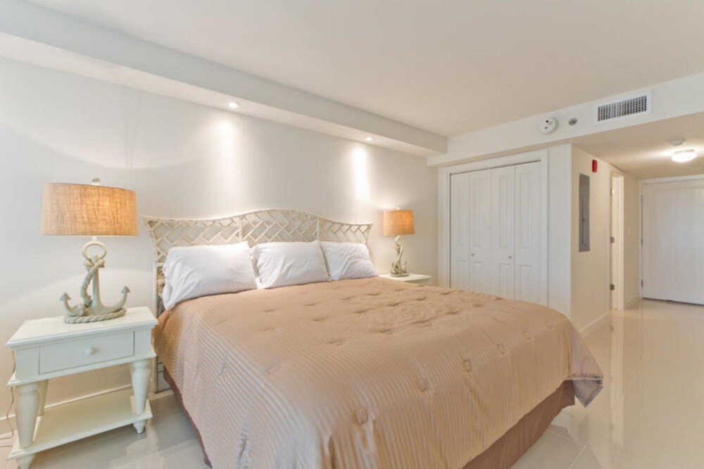 Solare Tower Condominium 405a - photo 7