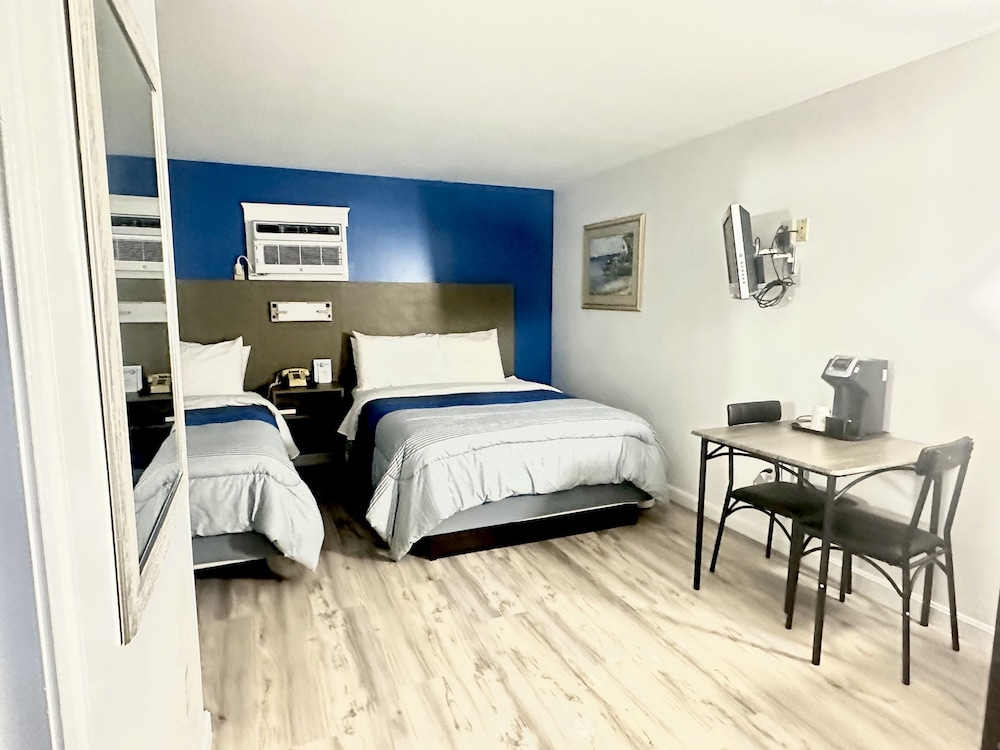 Blue Spruce Motel & Townhouses - photo 2