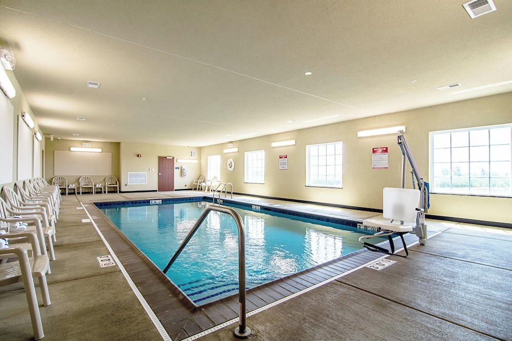 Cobblestone Hotel & Suites Paxton - photo 24