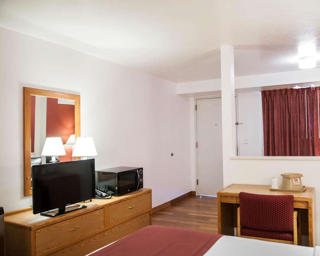 Econo Lodge Albuquerque Old Town - photo 17