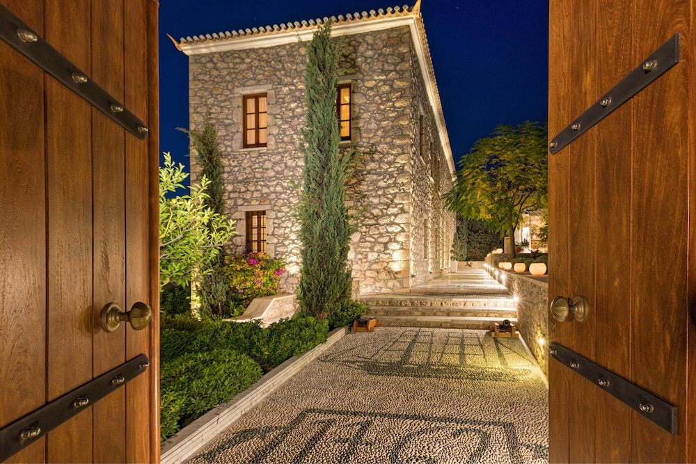 Mare Monte Luxury Suites in Spetses, Greece
