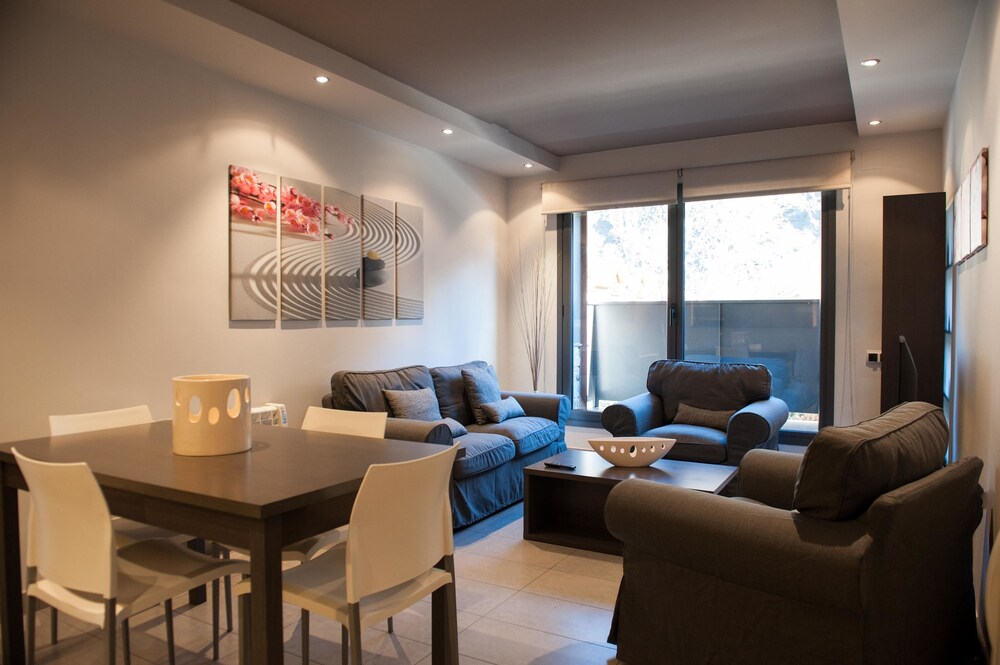 WinTuWin Apartments — 4-Star Luxury Hotel in Sort, Spain