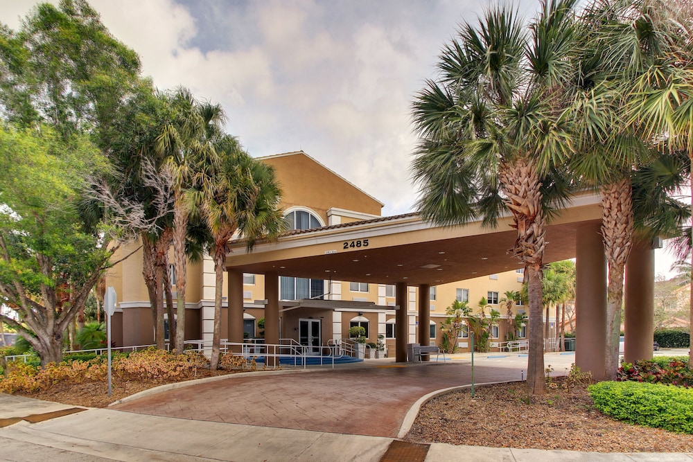Holiday Inn Express & Suites West Palm Beach Metrocentre by IHG - photo 90