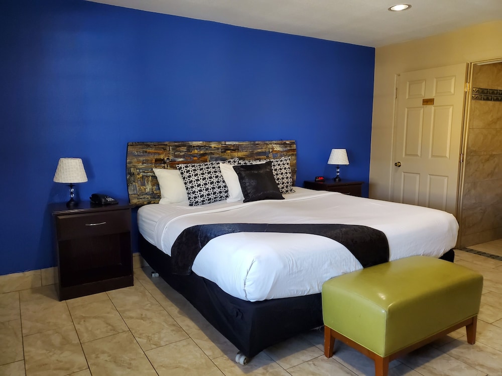 Pinecrest Inn & Suites - photo 13