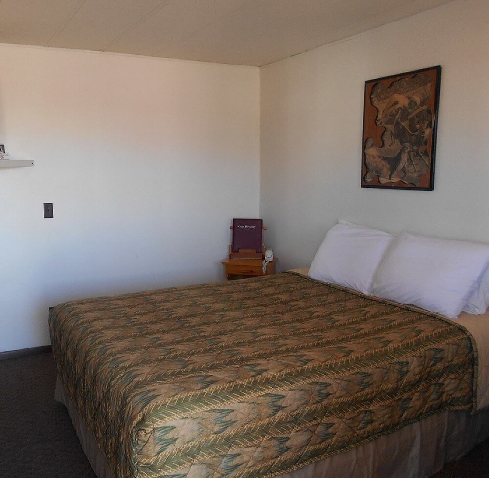 Super Saver Inn - photo 8