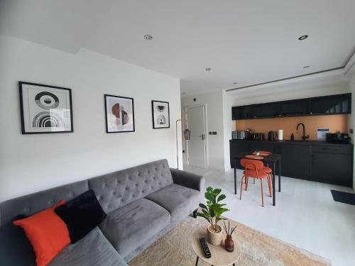 Deluxe Pad with Sauna — 4-Star Luxury Hotel in Grays, United Kingdom