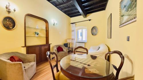 Historic apartment by the Pantheon — 4-Star Luxury Hotel in Rome, Italy