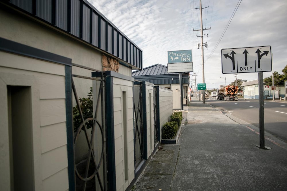 Pacific Inn - photo 16