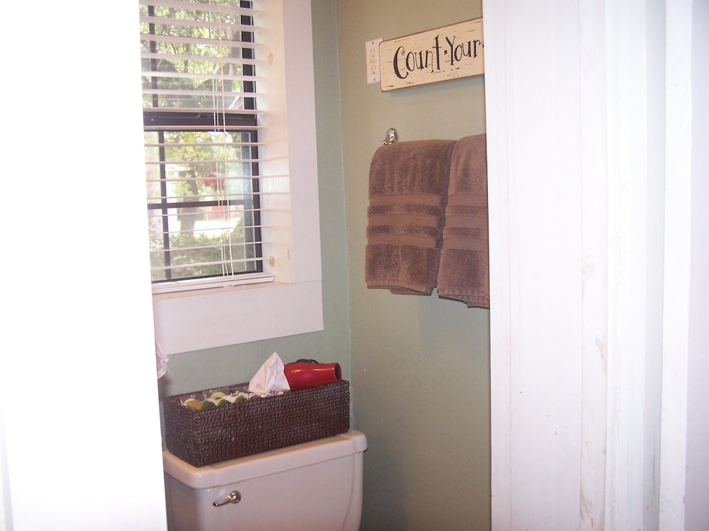 Blanco County Inn - photo 70