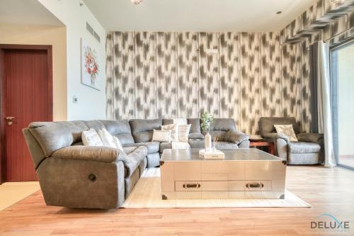 Pristine 2BR at Bahar 2 JBR by Deluxe Holiday Homes — 5-Star Luxury Hotel in Dubai, United Arab Emirates