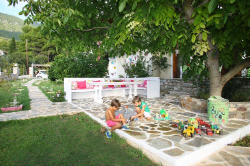 Sklavos Studios in Skopelos, Greece