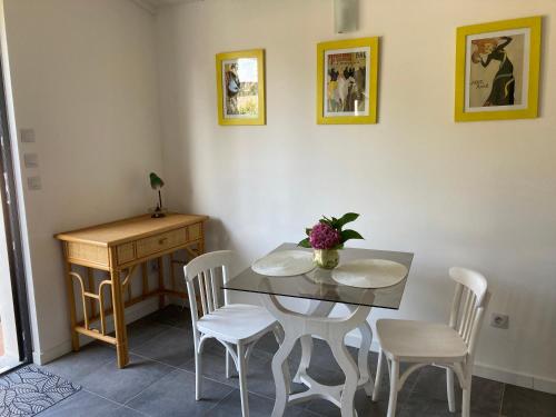 Le Cube - carbon neutral hotel in Marans