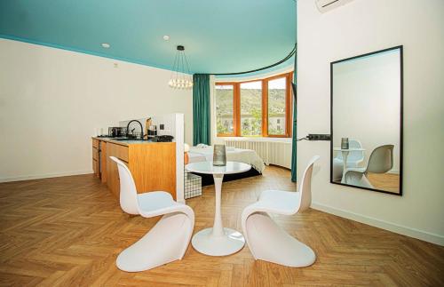 Panoramic Studio Apt in Tbilisi Center By Wehost