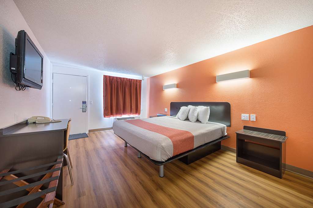 Motel 6 Hamburg NY - photo 5