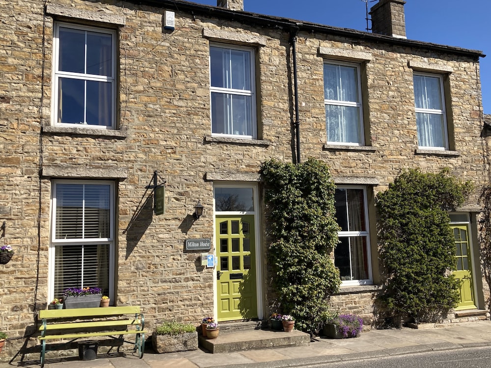 Milton House Studio Apartment Suites — 5-Star Luxury Hotel in Leyburn, United Kingdom