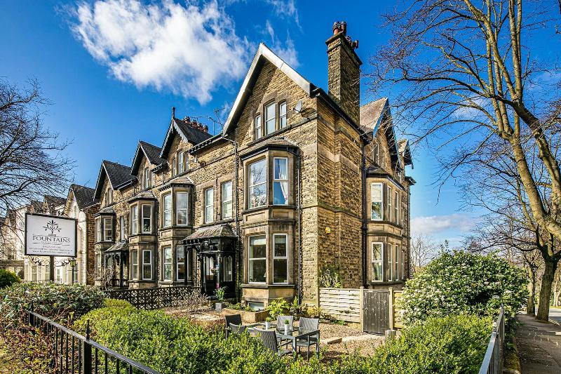 The Fountains Guest House — 4-Star Luxury Hotel in Harrogate, United Kingdom