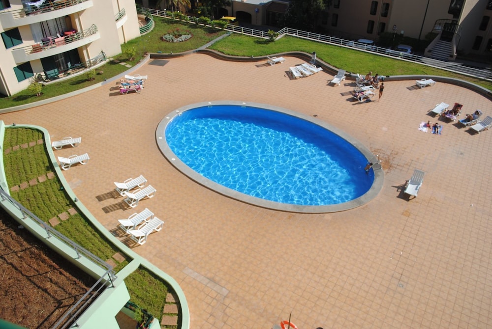 Pia's Place Apt with sea view — 4-Star Luxury Hotel in Canico, Portugal