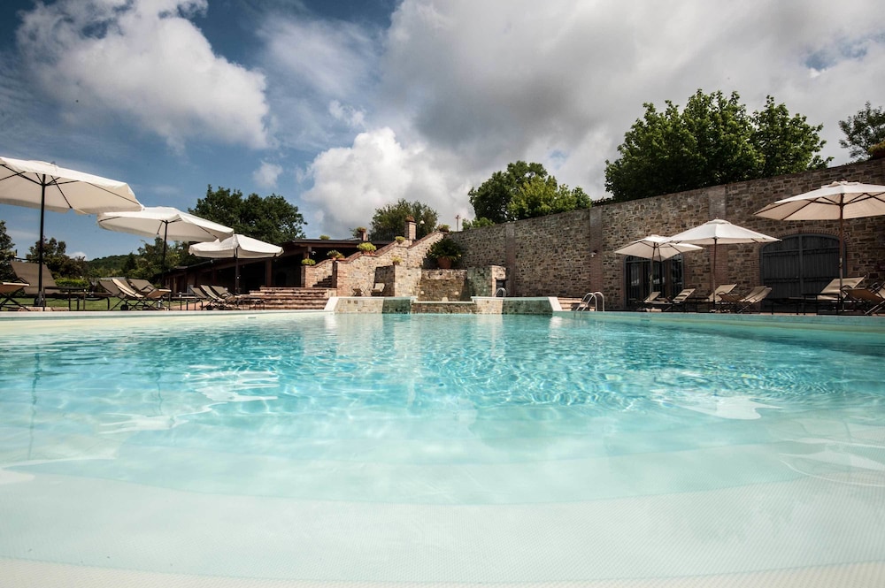 La Fonte Di Montebuono — 4-Star Luxury Hotel in Magione, Italy