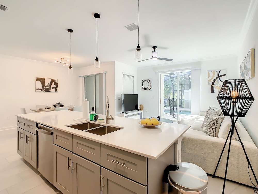 Sophisticated Living at Storey Lake - photo 32