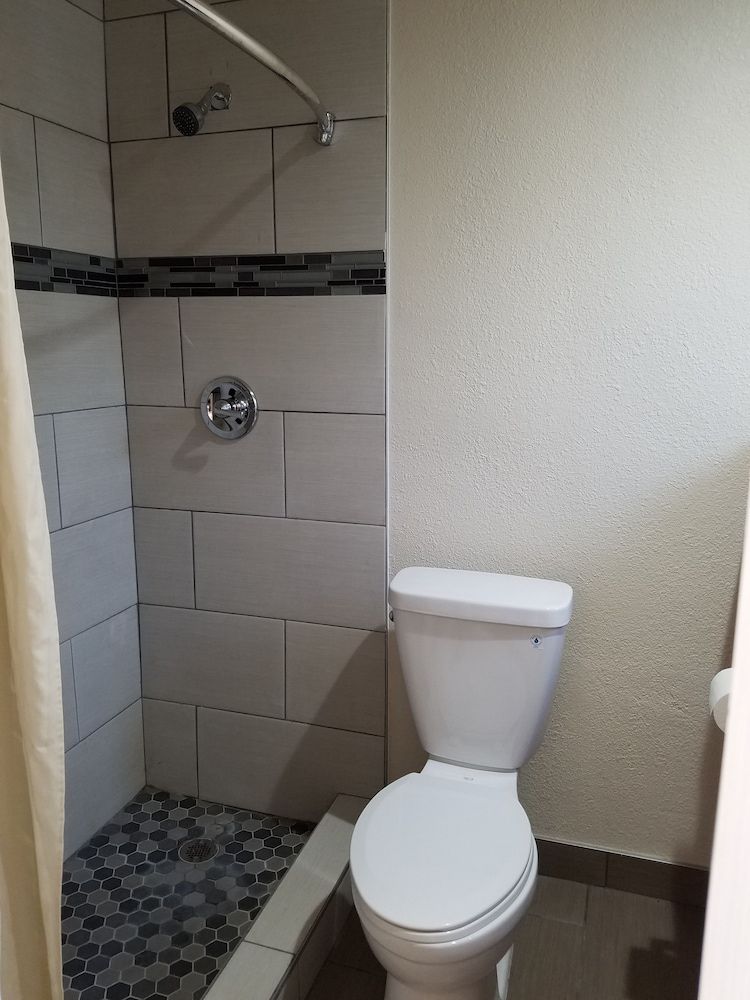 Classic Inn & Suites - photo 8