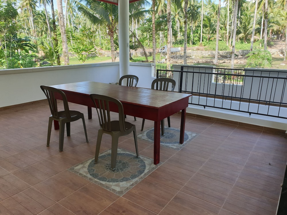 Pentaqua Dineros Guest House — 4-Star Luxury Hotel in Irosin, Philippines