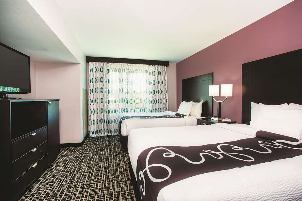 La Quinta Inn & Suites by Wyndham Russellville - photo 17