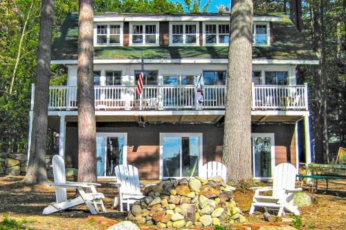 American Dream on Lake Winnipesaukee — hotel in Meredith