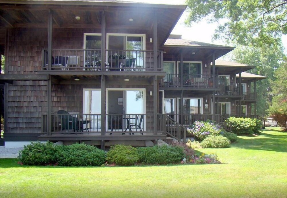 Dering Harbor Inn - photo 8