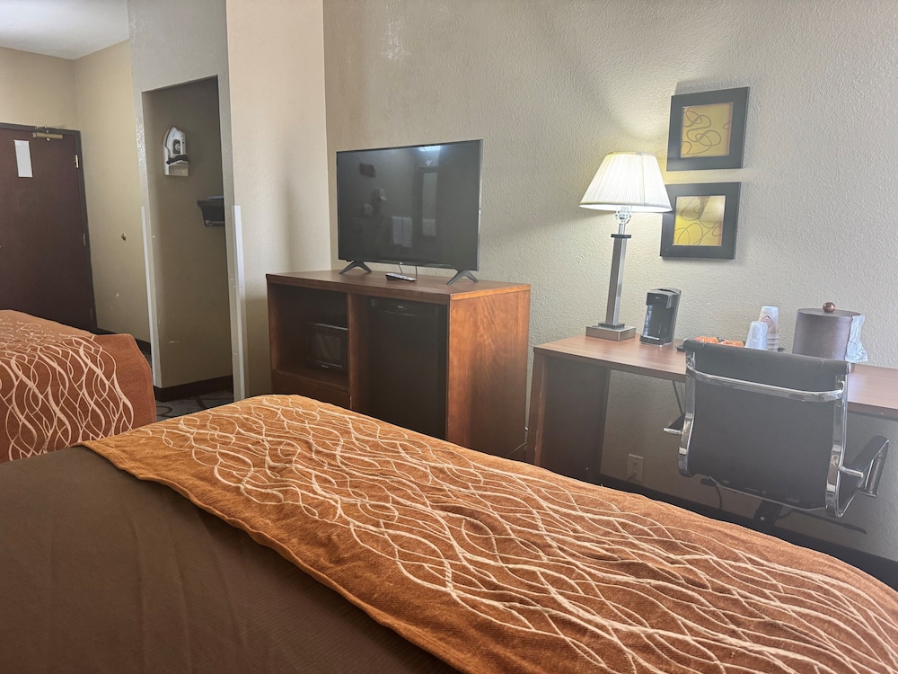 AmericInn by Wyndham Memphis East - photo 17