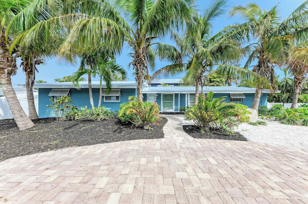 Anna Maria Island Blue Bella Bliss Private Heated Pool — 4-Star Luxury Hotel in Holmes Beach, United States