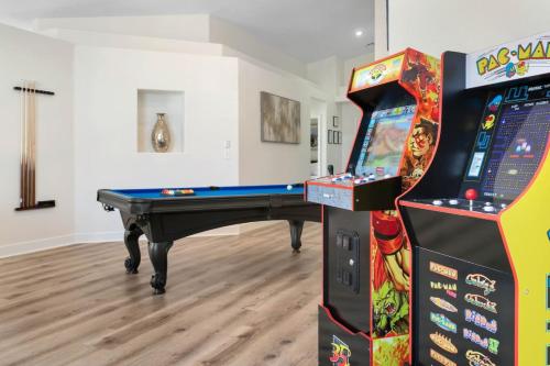 4BR Getaway with Pool and Billiard in Las Vegas, United States