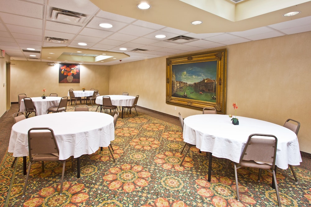 Holiday Inn Express Hotel & Suites Waterford by IHG - photo 89