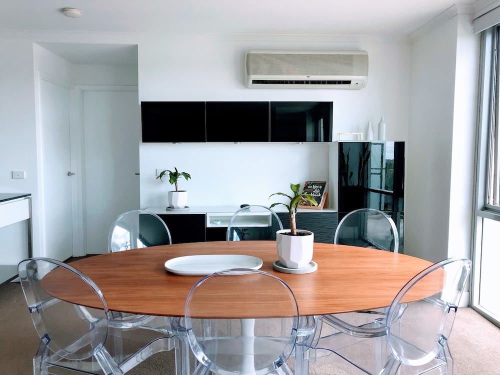 Staying Places The Avenue — 4-Star Luxury Hotel in Turner, Australia