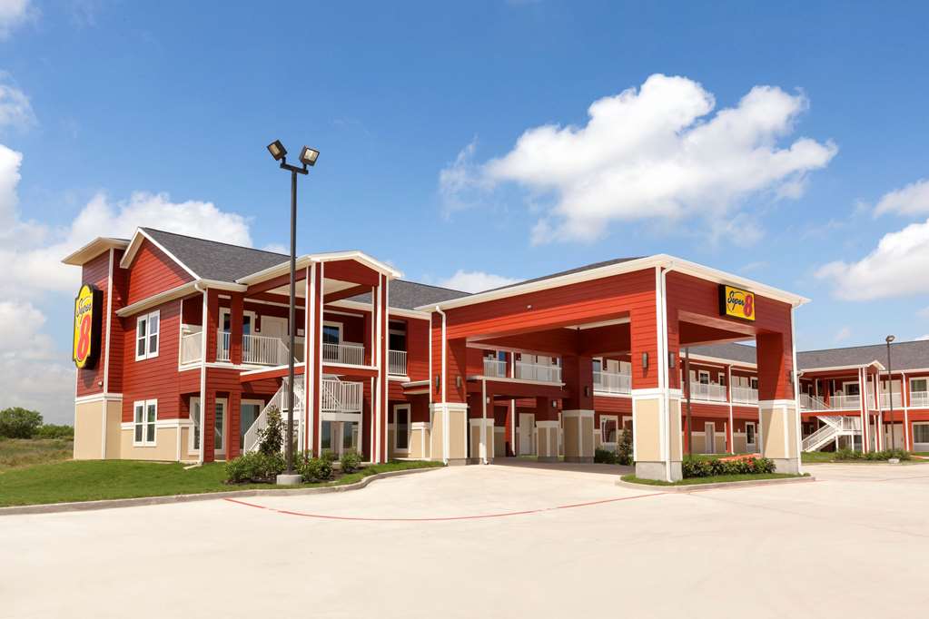 Super 8 by Wyndham Carrizo Springs - photo 2