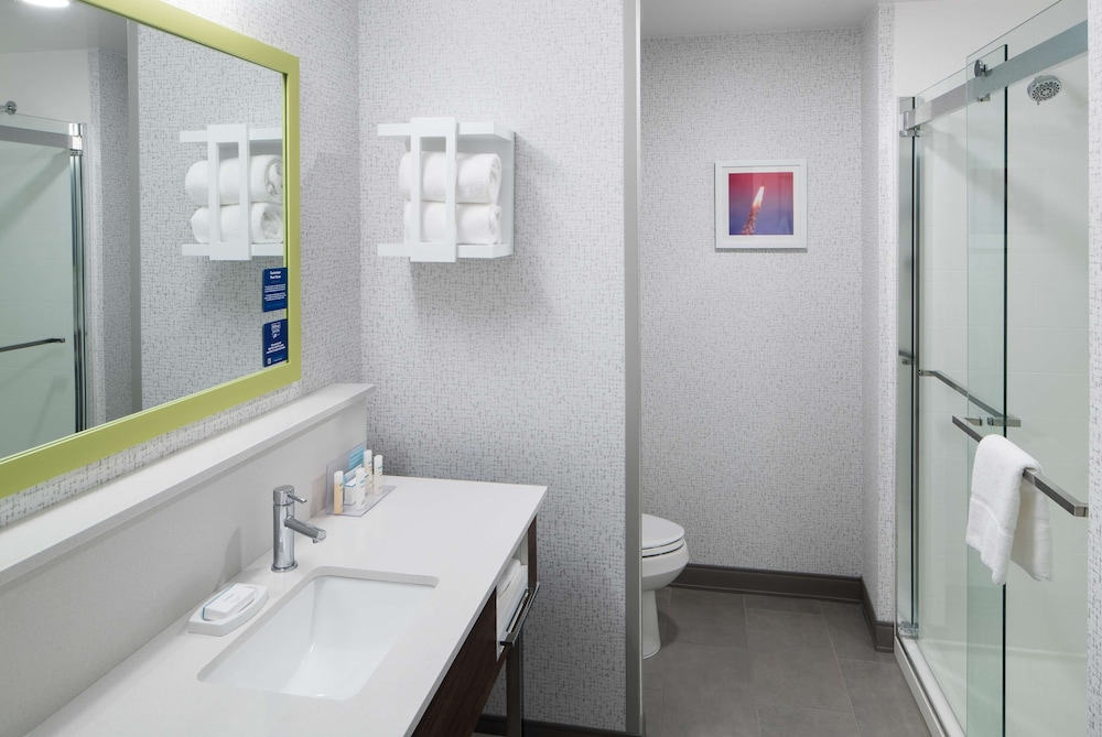 Hampton Inn & Suites Cape Canaveral Cruise Port - photo 33