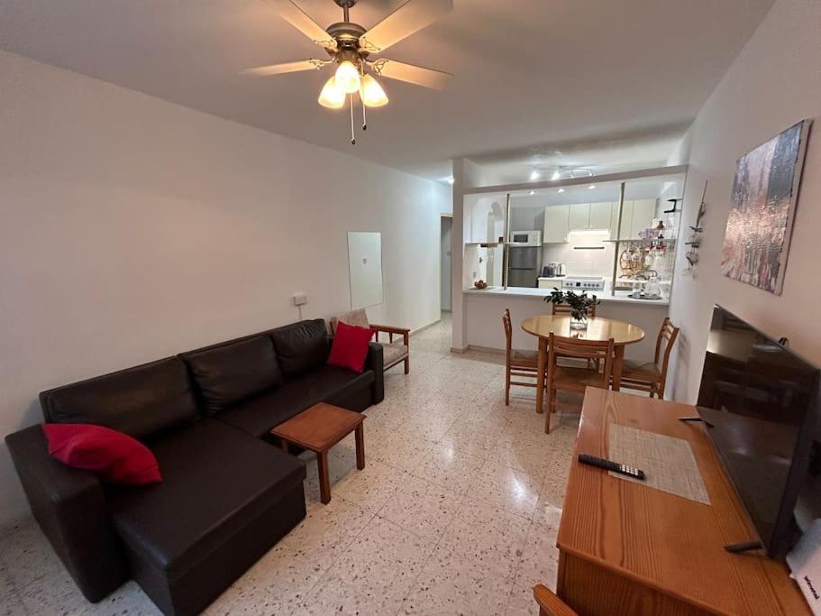 Seaview apartment with garden & pool