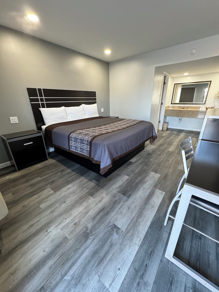 Continental Inn & Suites Nacogdoches TX SFA University Downtown - photo 32