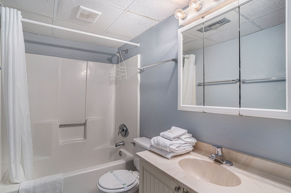 0511 Waters Edge Resort 2 Bedroom Condo by RedAwning - photo 12