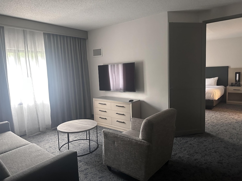 DoubleTree Suites by Hilton Raleigh Durham - photo 16
