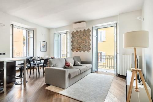 Centro Storico Nido a 147 passi dal Lago Maggiore — 4-Star Luxury Hotel in Arona, Italy