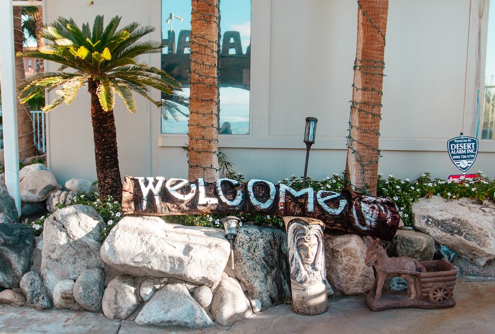 Sahara Resort Spa — Desert Hot Springs
