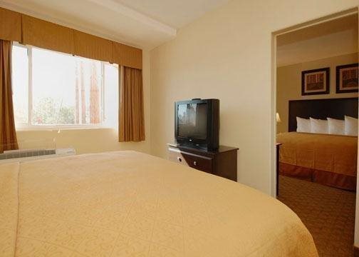 Hollies Hotel & Suites — hotel in Calexico