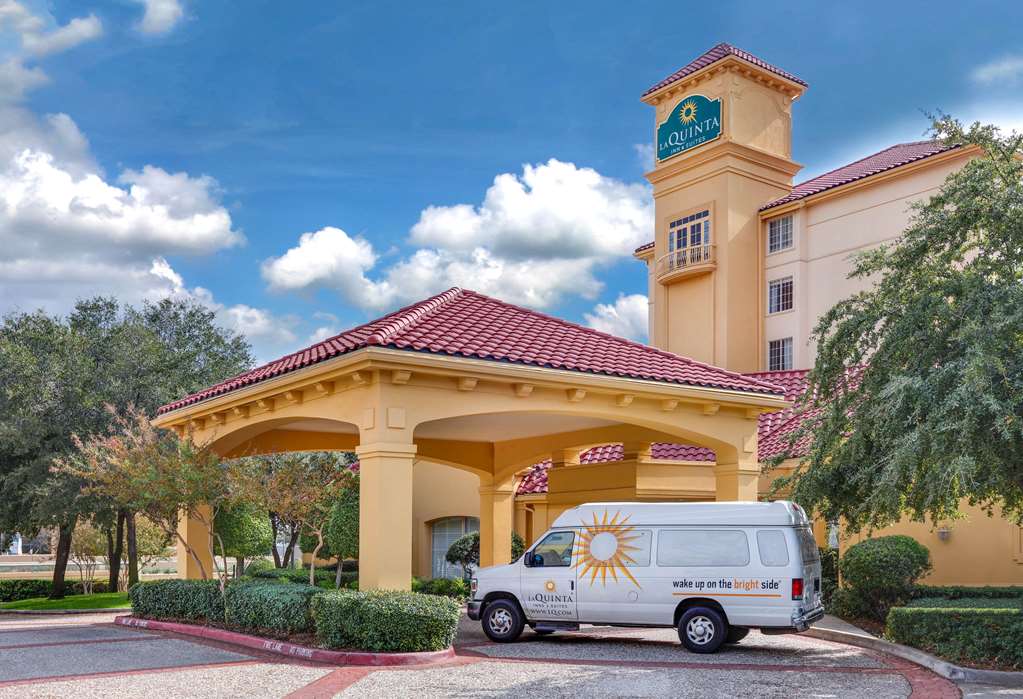 La Quinta Inn & Suites by Wyndham Dallas North Central - photo 22