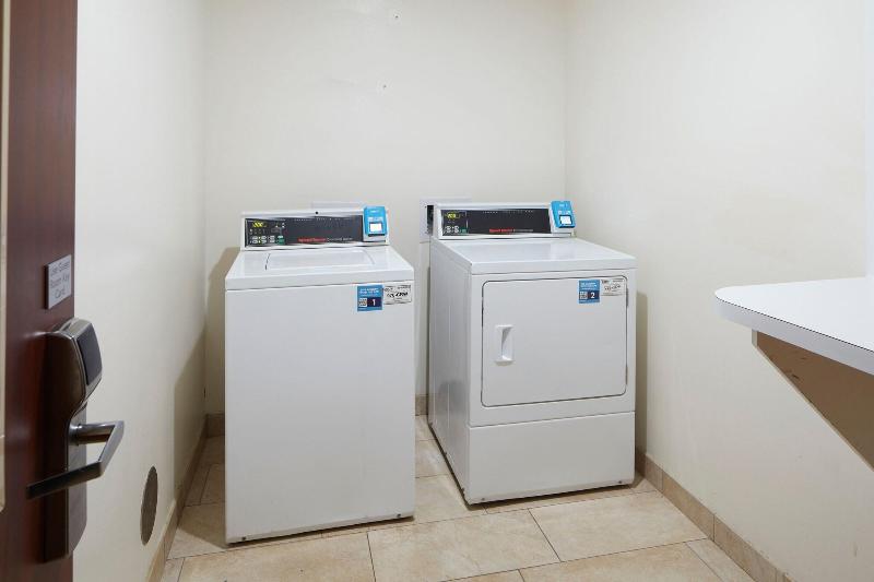 Courtyard by Marriott Newport News Yorktown - photo 4