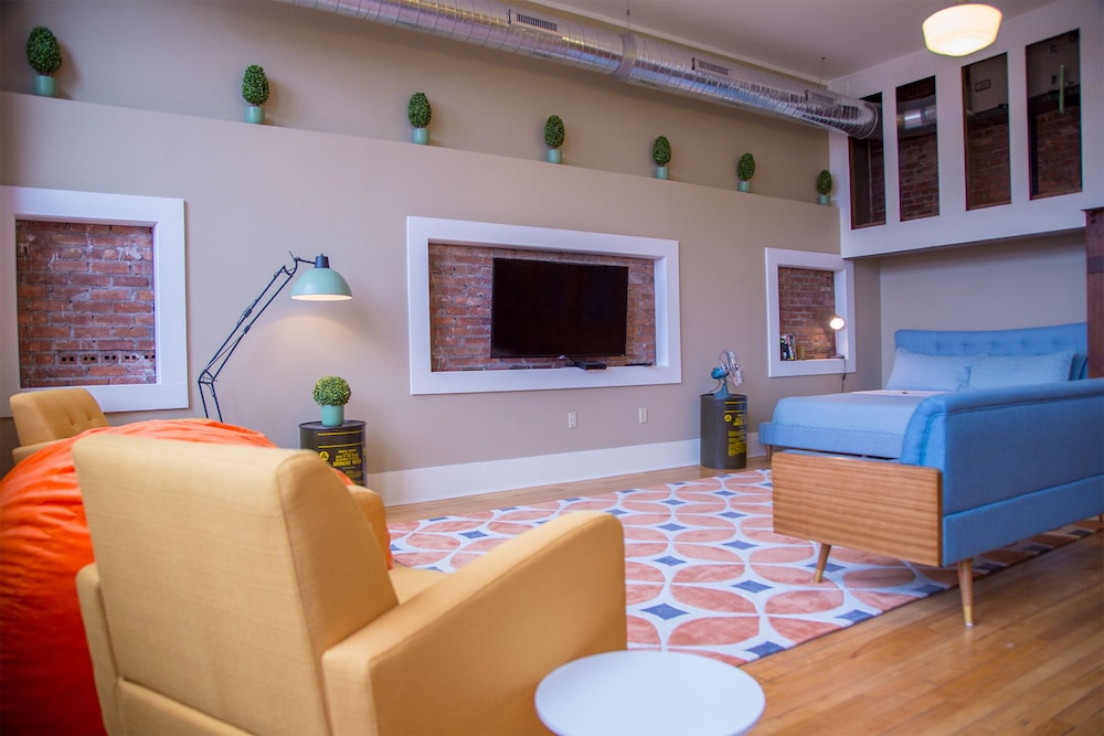 School 31 Lofts at Colors Studios - photo 47