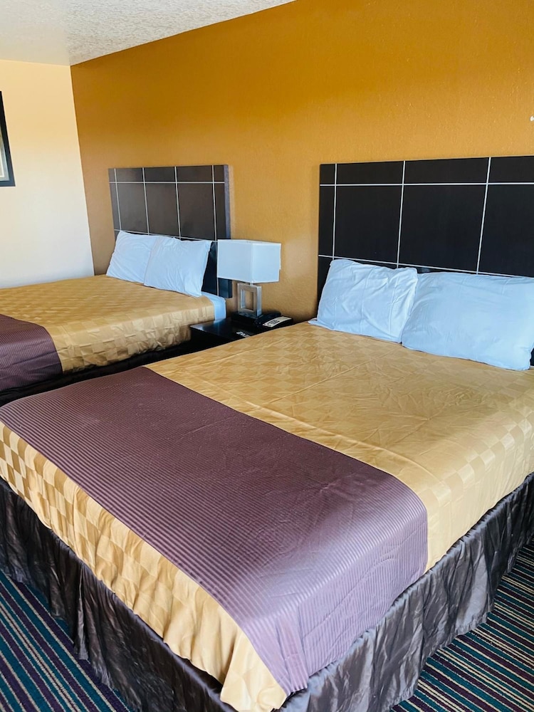 Sona Inn Dilley - photo 17